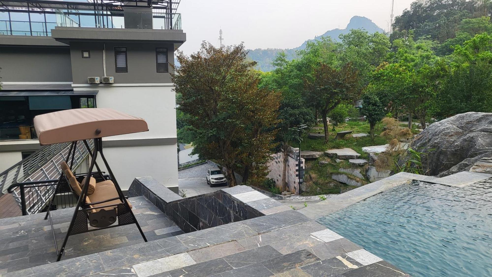 Lotus Premium Lodge - Lotus Group Tours * Ha Giang