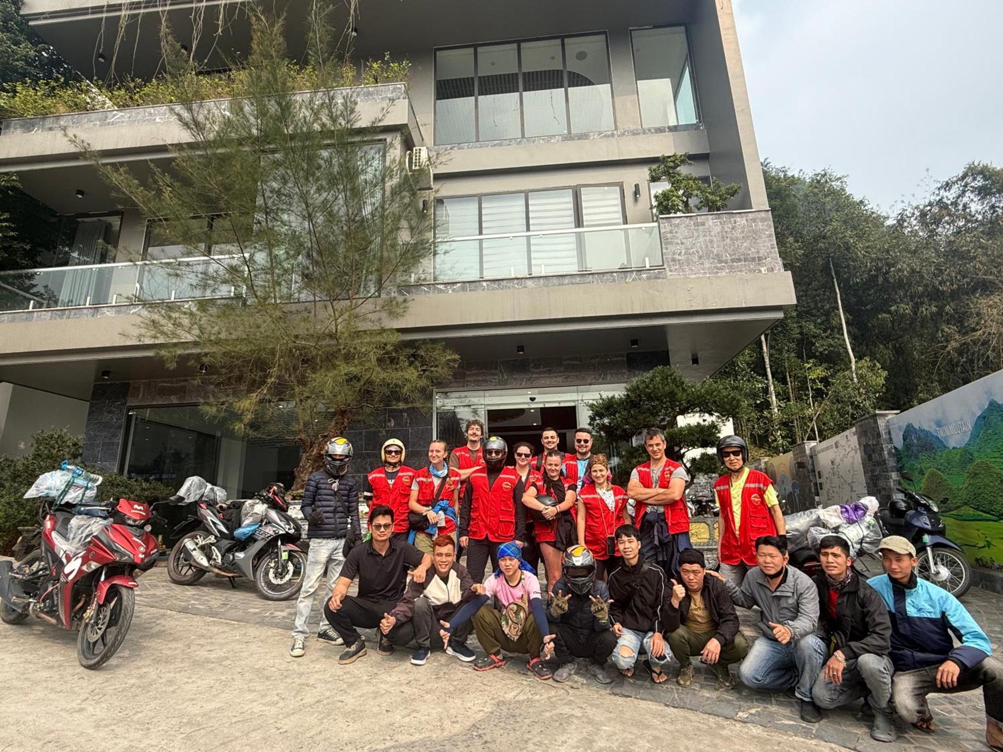 Hotel Lotus Premium Lodge - Lotus Group Tours